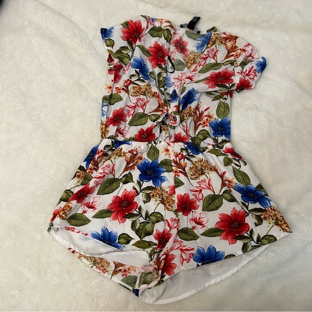 Size Small Forever 21 Floral Romper with Cutout A5